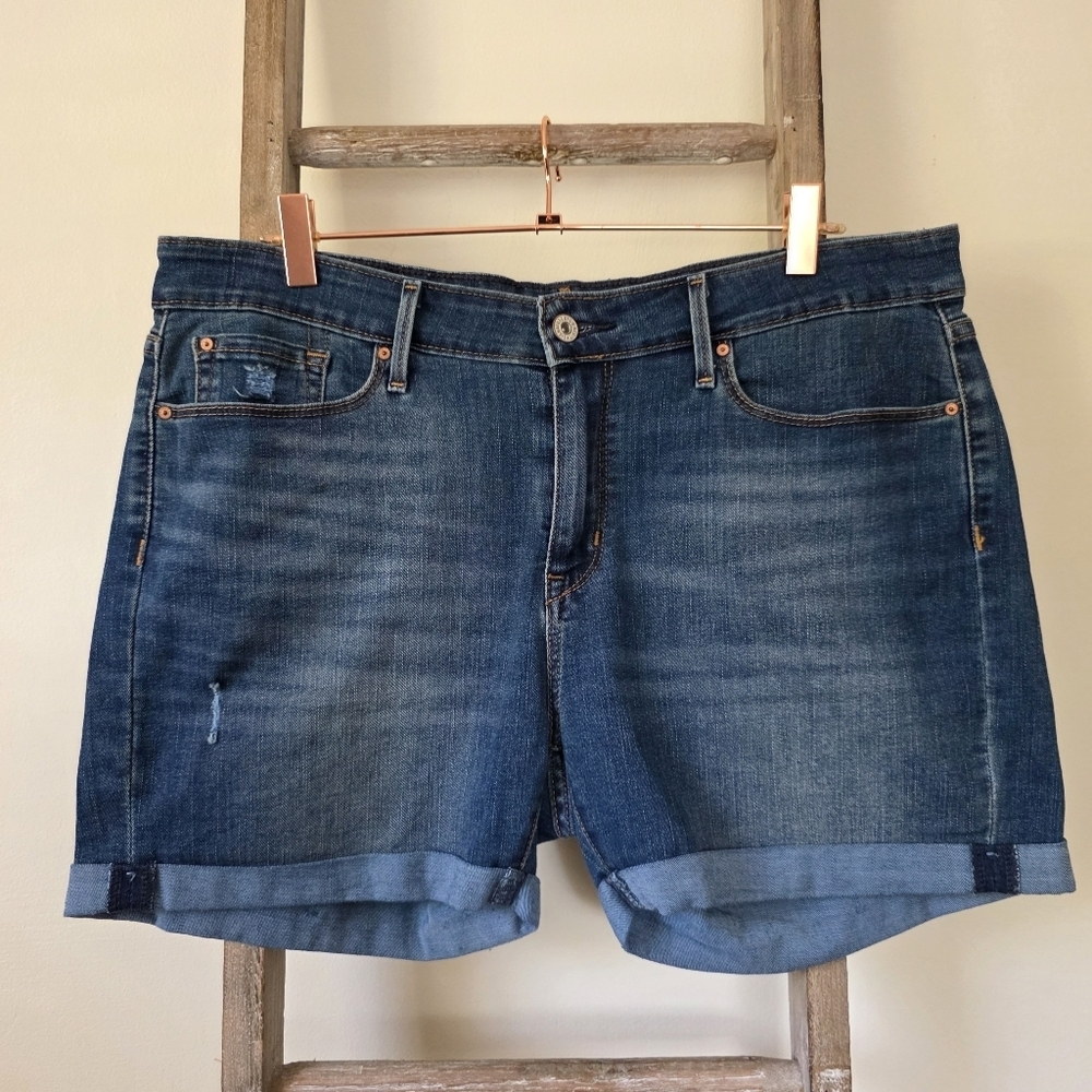 ⭐️40% Off⭐️ Levi Strauss & Co Signature Modern Girlfriend Denim Shorts